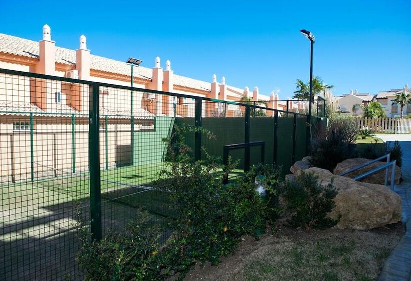 Zahara Sol Villas Y Apartamentos By Qhotels