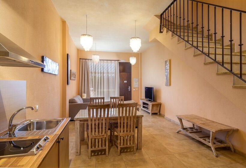 Zahara Sol Villas Y Apartamentos By Qhotels