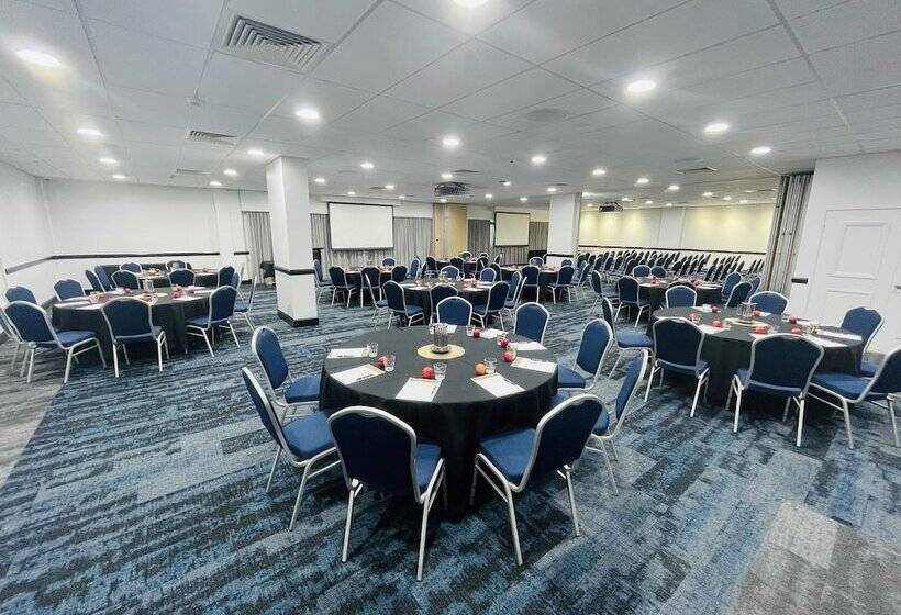 בית מלון כפרי The Benson