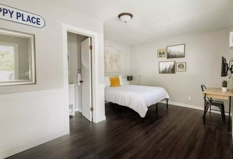 Kimberling Cove Resort