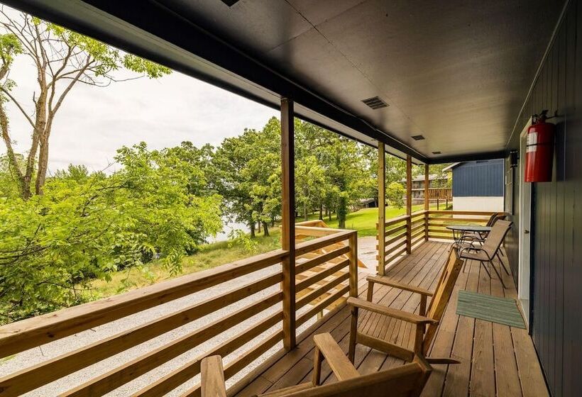 Kimberling Cove Resort