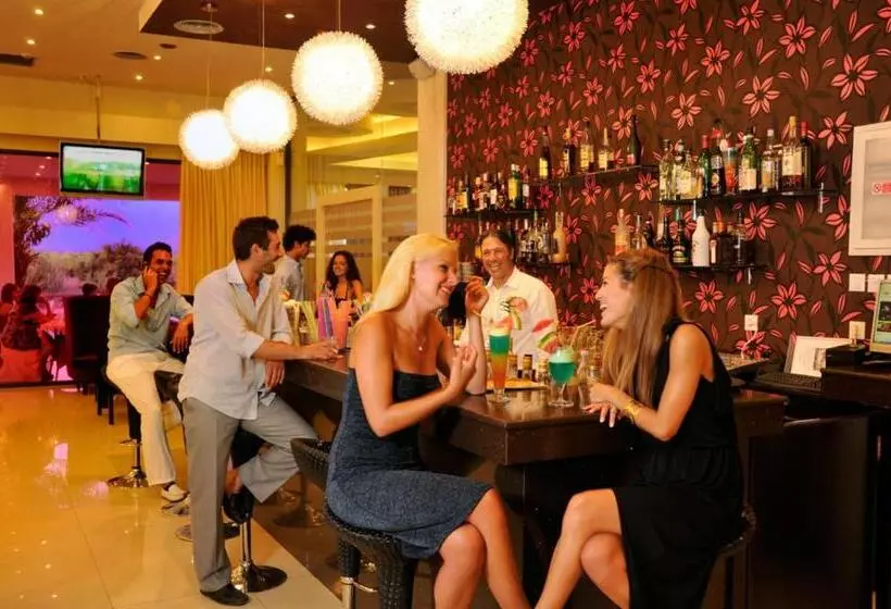 酒店 Afandou Bay Resort Suites