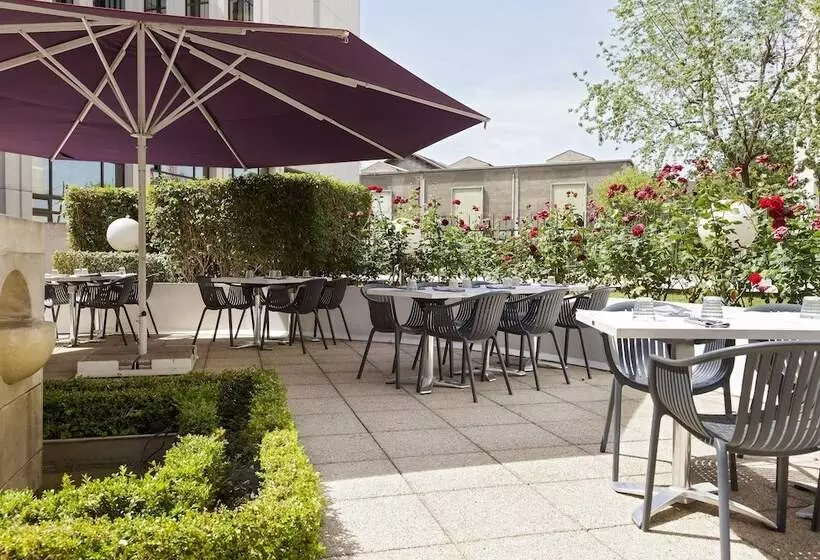 هتل B&B Hôtel Paris 17 Batignolles