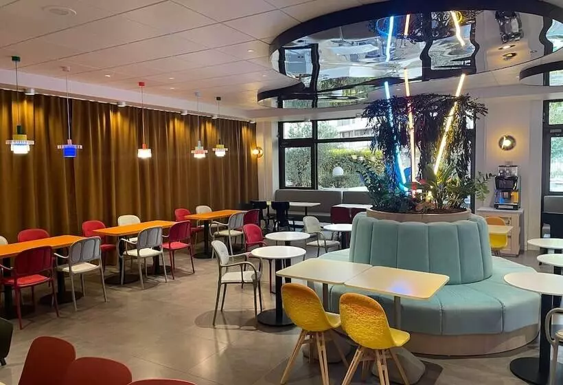 هتل B&B Hôtel Paris 17 Batignolles