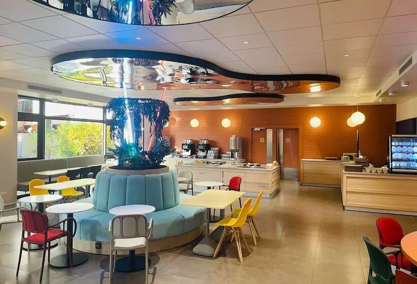 هتل B&B Hôtel Paris 17 Batignolles