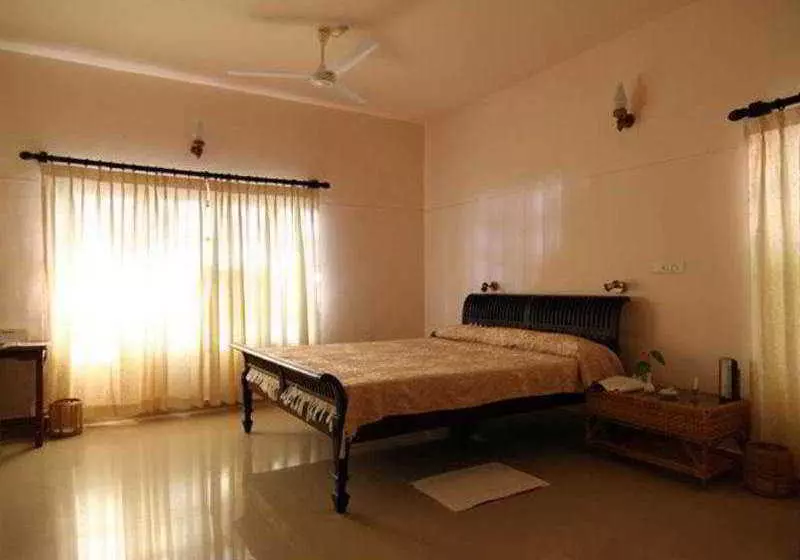 فندق Coconut Bay Beach Resort