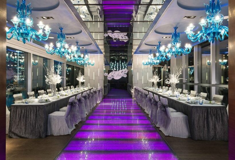 هتل Crowne Plaza Hong Kong Causeway Bay, An Ihg