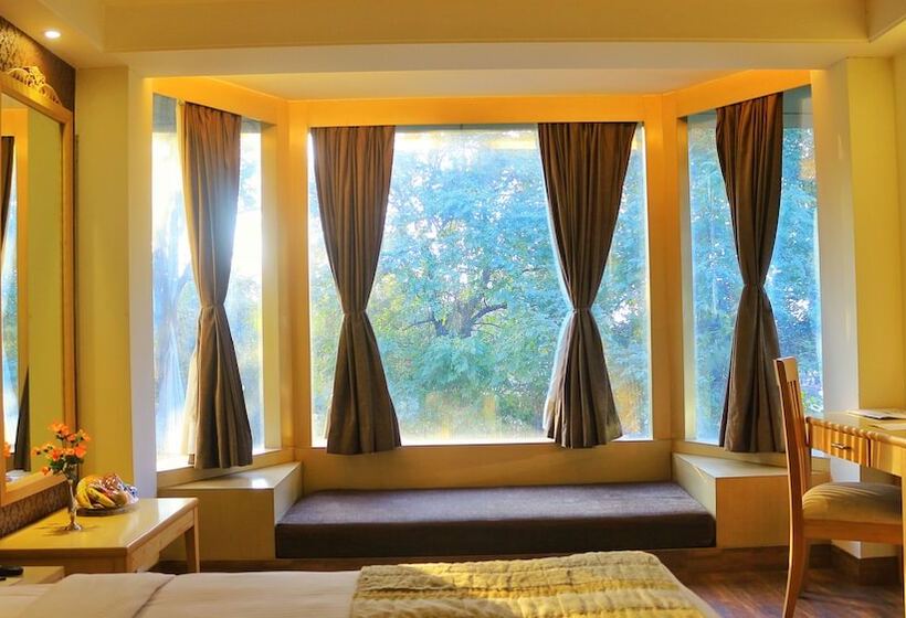 Dee Marks Hotel & Resorts