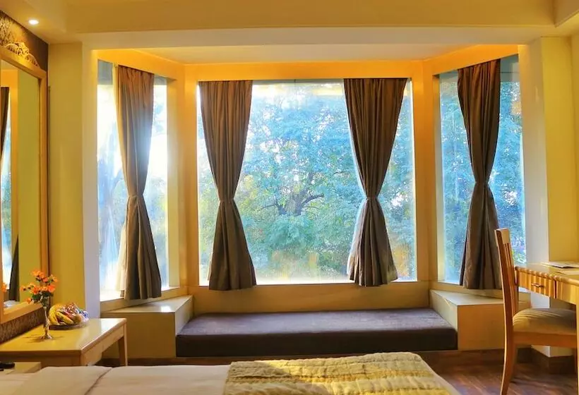 Dee Marks Hotel & Resorts