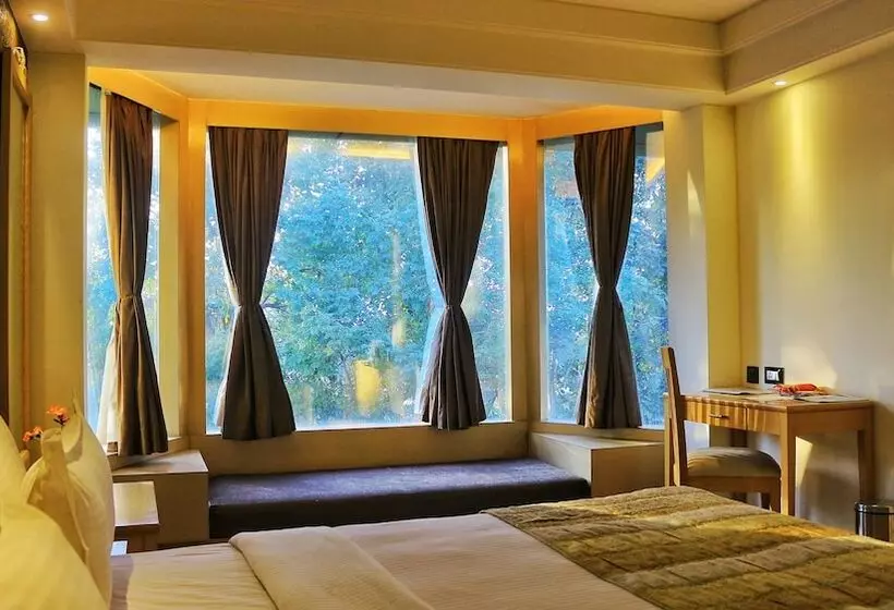 Dee Marks Hotel & Resorts