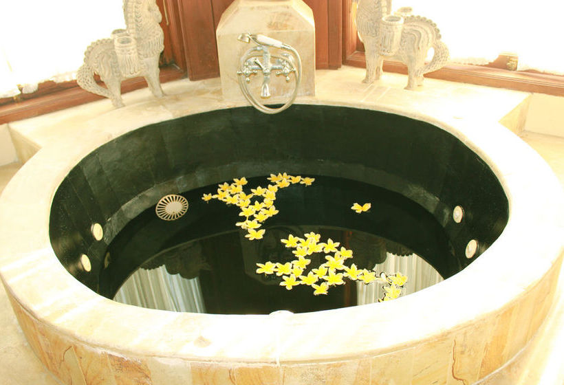 酒店 Dewanivilla Resort