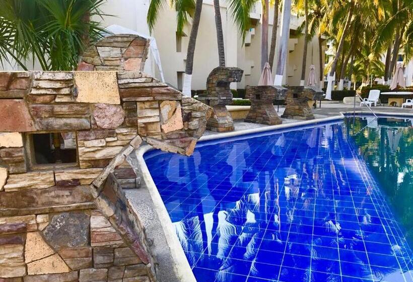 هتل Ixtapa Palace