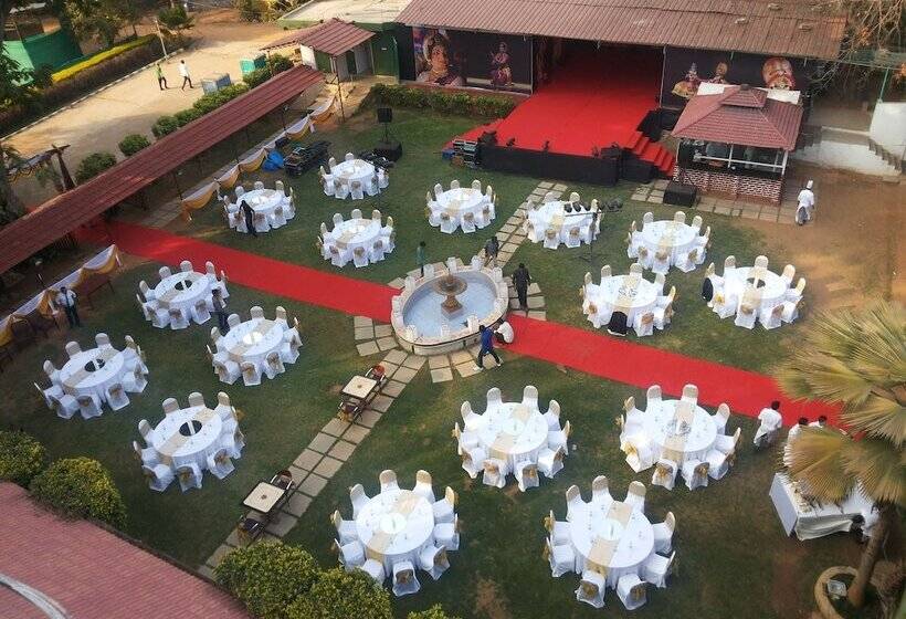 בית מלון כפרי Jayamahal Palace