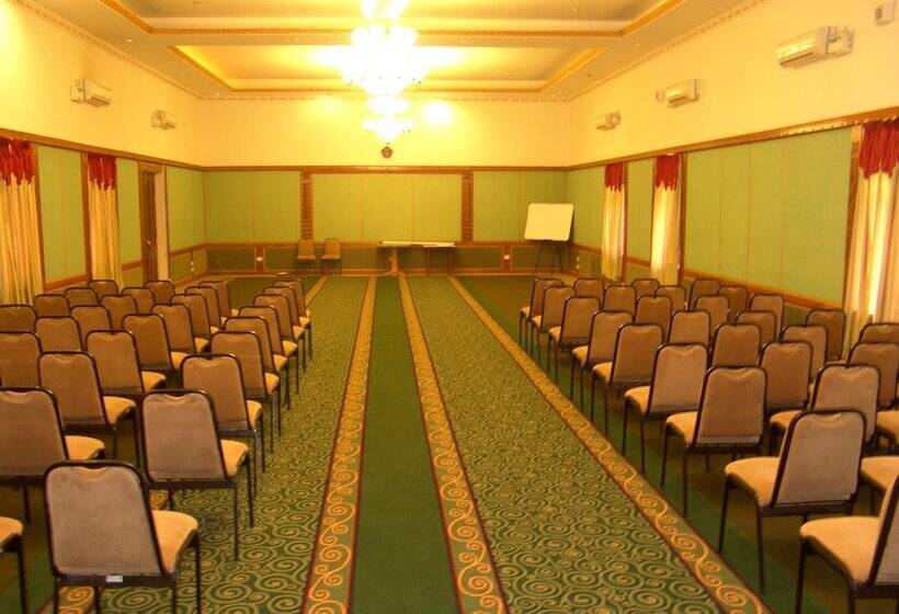 בית מלון כפרי Jayamahal Palace