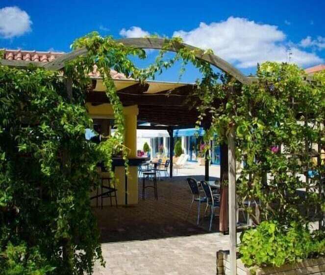 בית מלון כפרי Liberatos Village