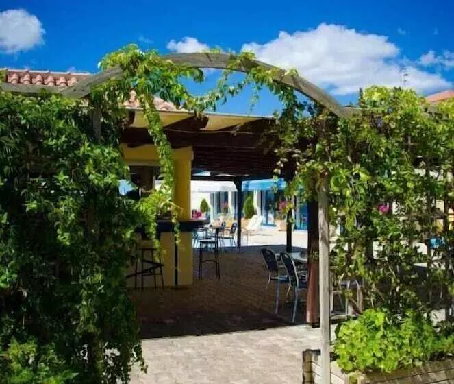 ホテル Liberatos Village