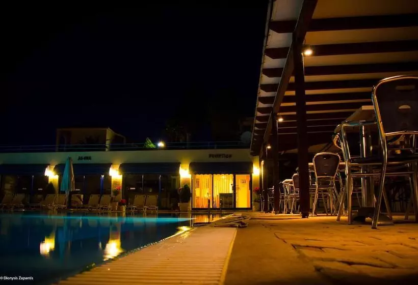 ホテル Liberatos Village