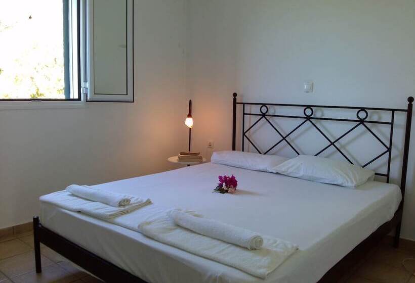 בית מלון כפרי Liberatos Village