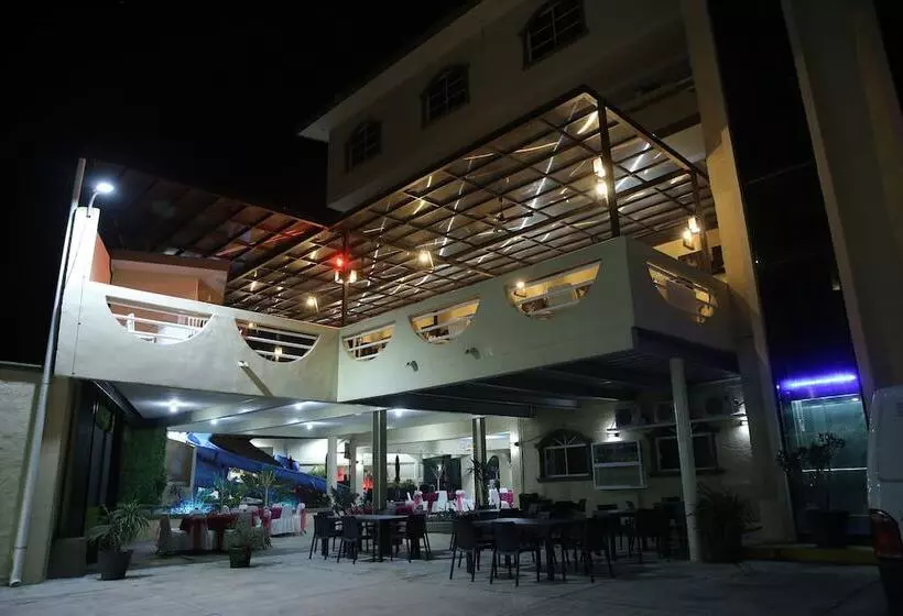 בית מלון כפרי Miramar Inn