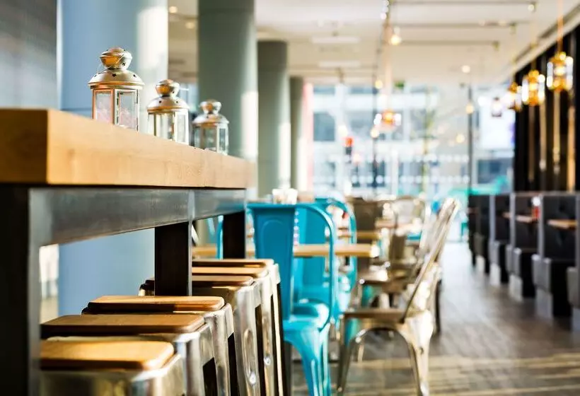 هتل Park Inn By Radisson Manchester City Centre