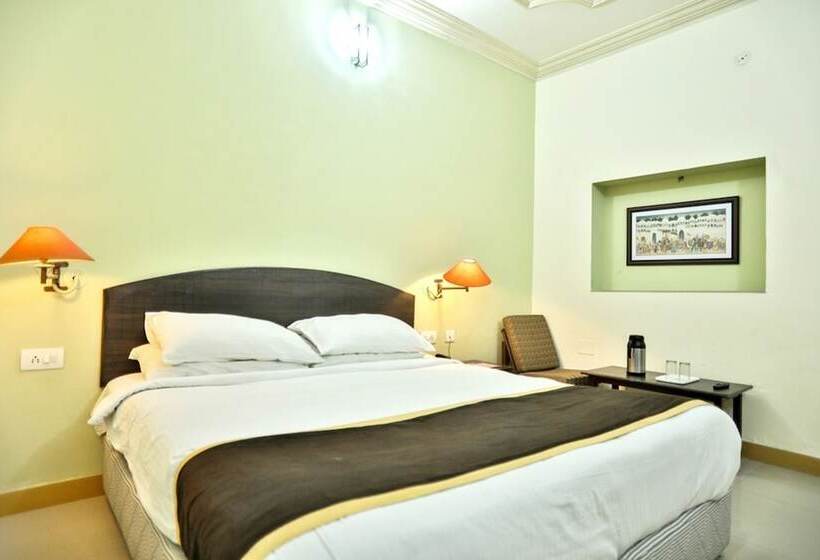 Hotel Rajputana Palace