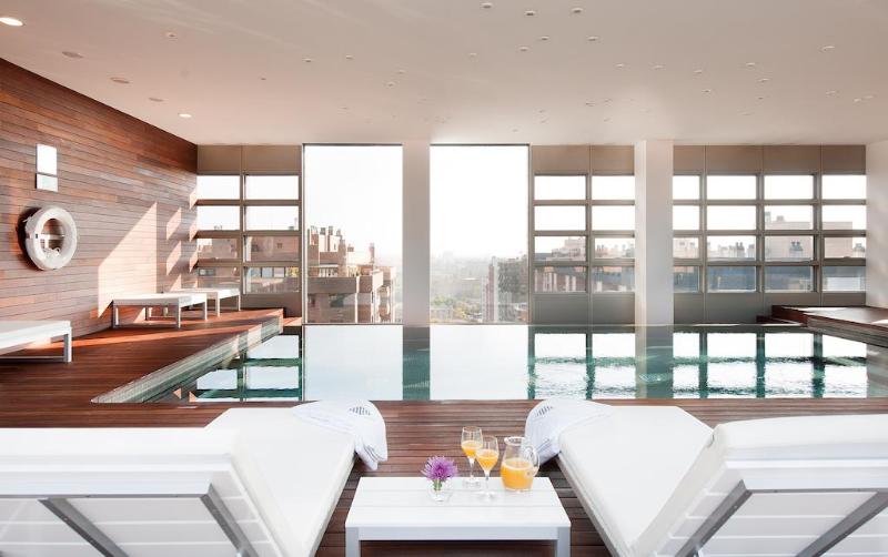 Отель Reina Petronila