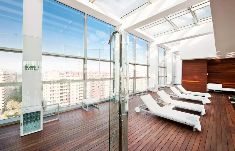 Отель Reina Petronila