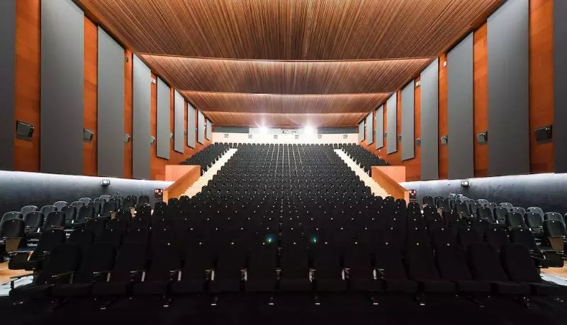 Отель Reina Petronila