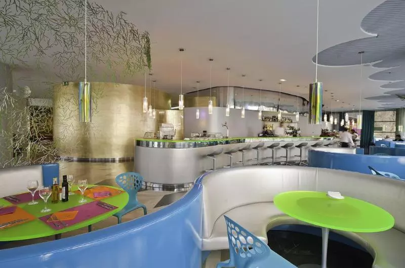 Отель Reina Petronila