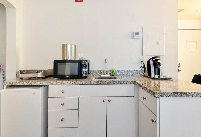 Private Condos At 556 Ocean By Lmc