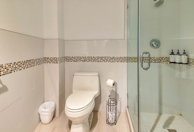 Private Condos At 556 Ocean By Lmc