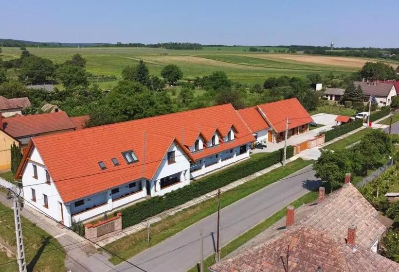 ベッドアンドブレックファースト A Tornácos Panzió