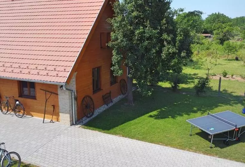 ベッドアンドブレックファースト A Tornácos Panzió