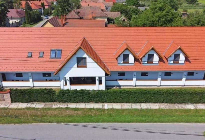 ベッドアンドブレックファースト A Tornácos Panzió