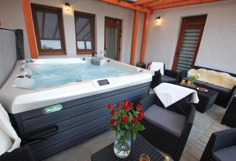 Bed and Breakfast A Tornácos Panzió