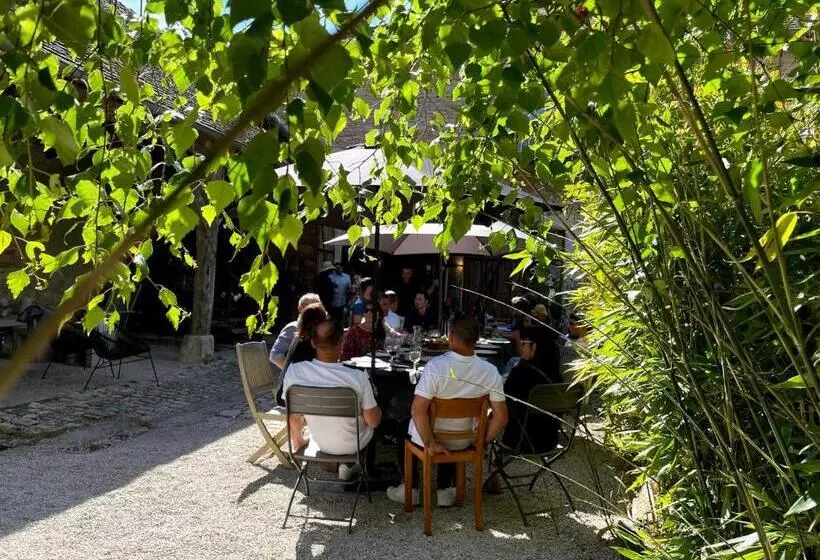 تختخواب و صبحانه Le Clos De Miribel