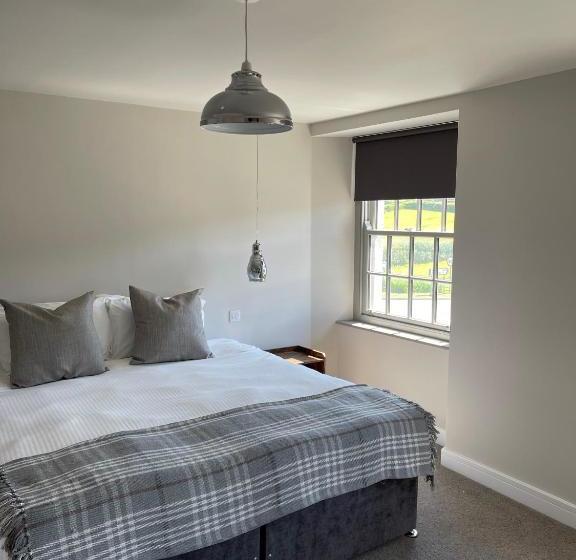 호텔 The Tavern At Hale