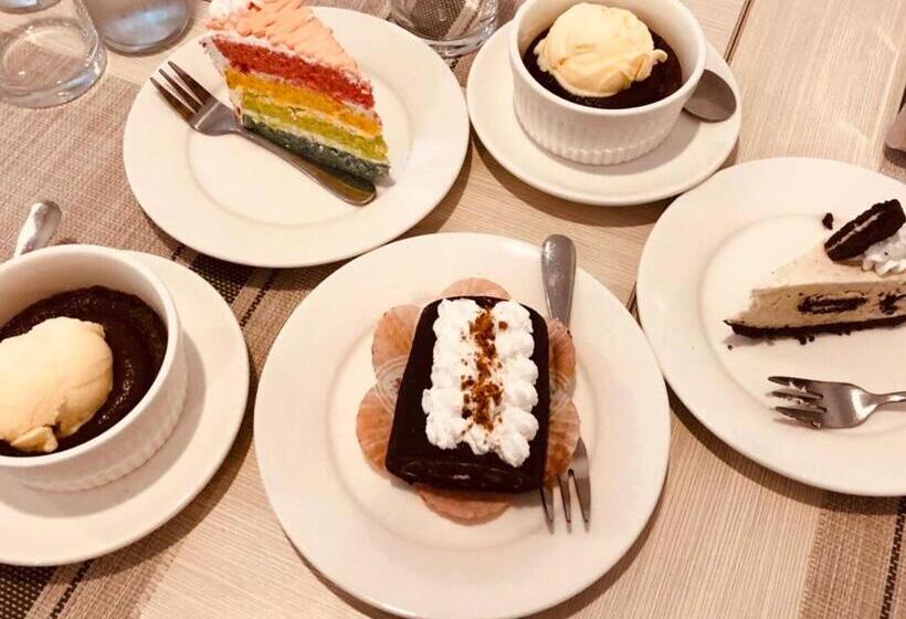 هتل Dacha Thoddoo