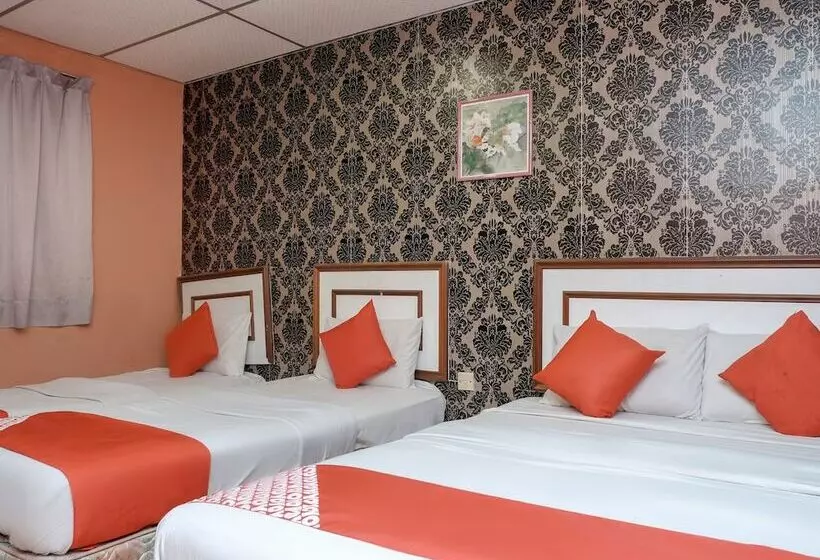 Hotelli Oyo 90167  Tiara