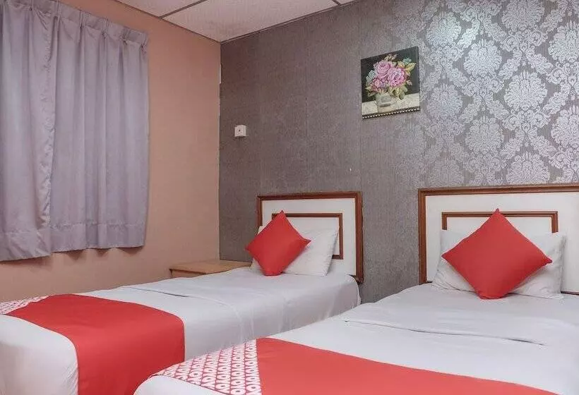 Hotelli Oyo 90167  Tiara