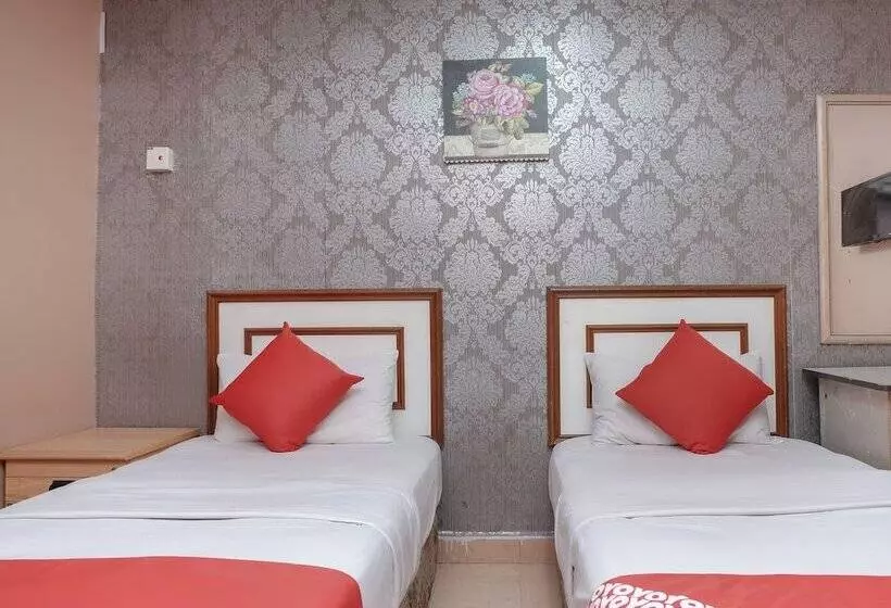 Hotelli Oyo 90167  Tiara