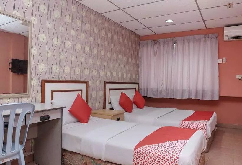 Hotelli Oyo 90167  Tiara