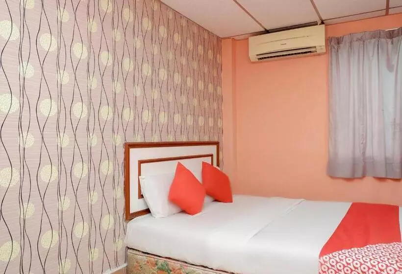 Hotelli Oyo 90167  Tiara