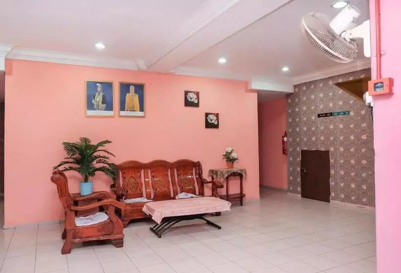 Hotelli Oyo 90167  Tiara