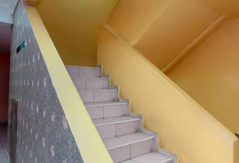 Hotelli Oyo 90167  Tiara