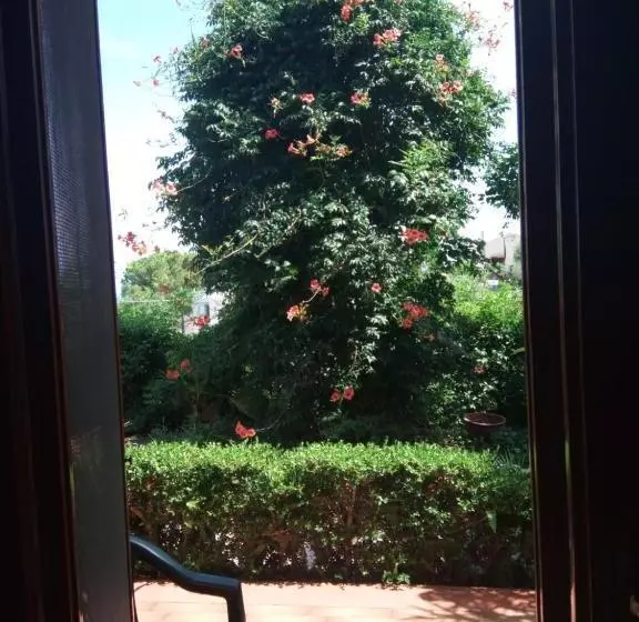 Aamiaismajoitus (B&B) Stanza In Villa Con Giardino Vista Mare