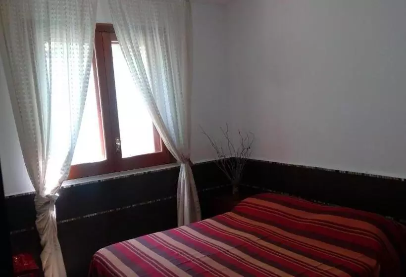 Aamiaismajoitus (B&B) Stanza In Villa Con Giardino Vista Mare