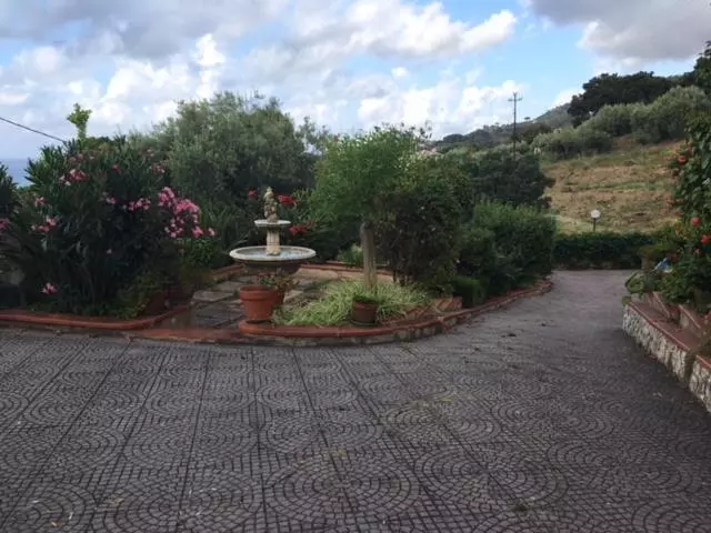 Aamiaismajoitus (B&B) Stanza In Villa Con Giardino Vista Mare