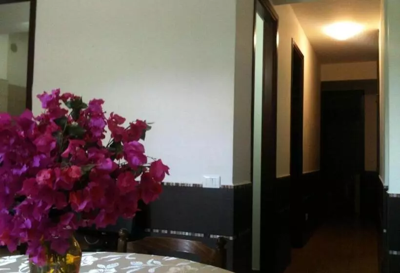 Aamiaismajoitus (B&B) Stanza In Villa Con Giardino Vista Mare
