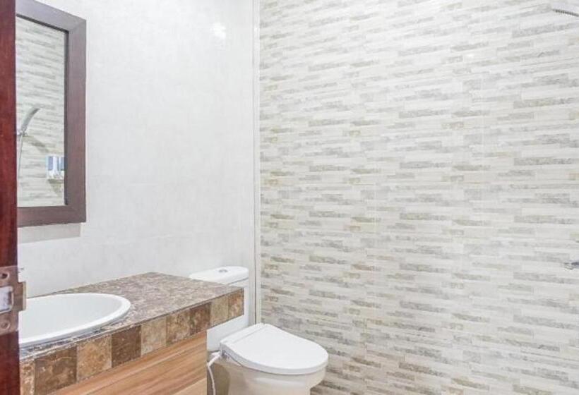 펜션 Reddoorz Near Muaya Beach Jimbaran